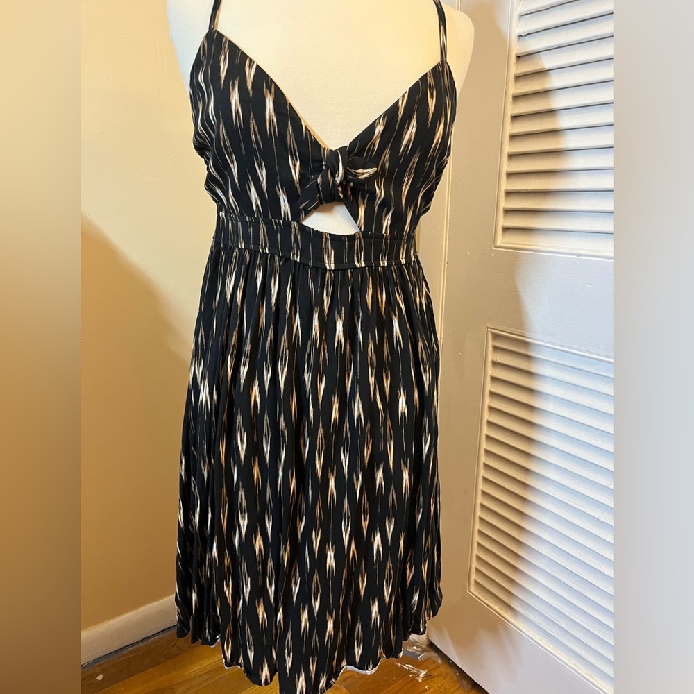 Banana Republic Factory Black and Cream Midi Dress. Tie front.  Size medium
